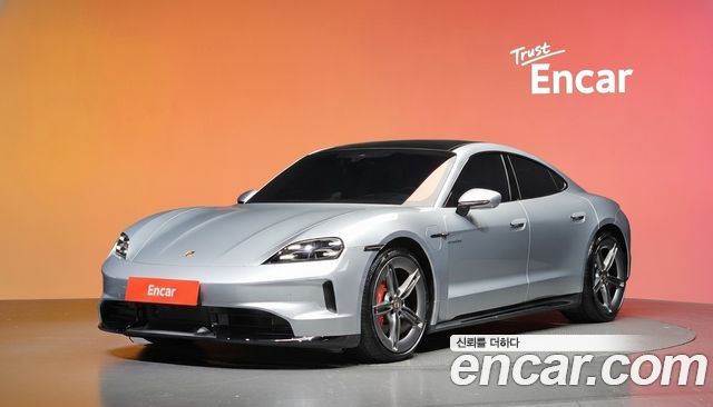 Porsche Taycan GTS — пробег 8 115 км — фото 1 из 5