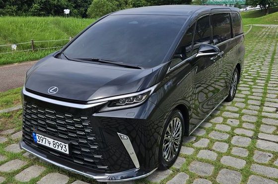 Lexus LM 500h Executive — пробег 9 км — фото 2 из 5