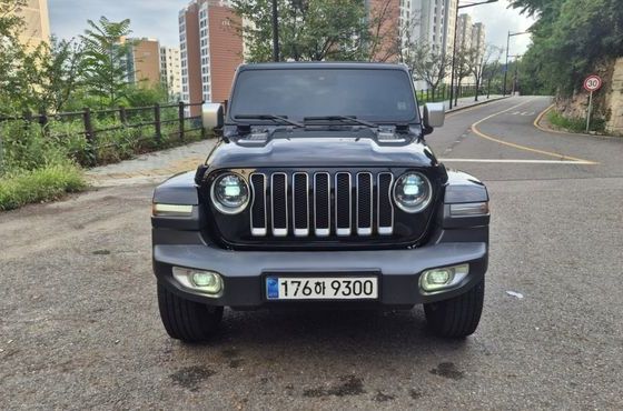 Jeep Wrangler 2.0 Overland Power Top 4Door — пробег 10 680 км — фото 1 из 5