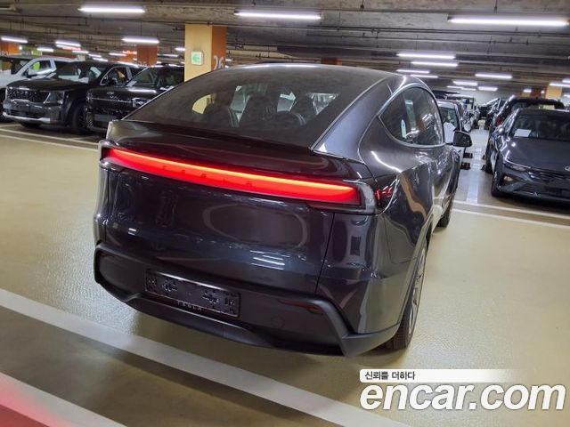 Tesla Model Y L Long Range AWD — пробег 1 км — фото 5 из 5