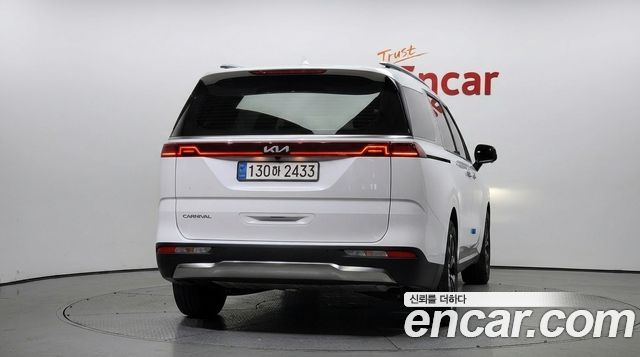 Kia Carnival Gasoline 9-Seater Signature — пробег 97 996 км — фото 4 из 5