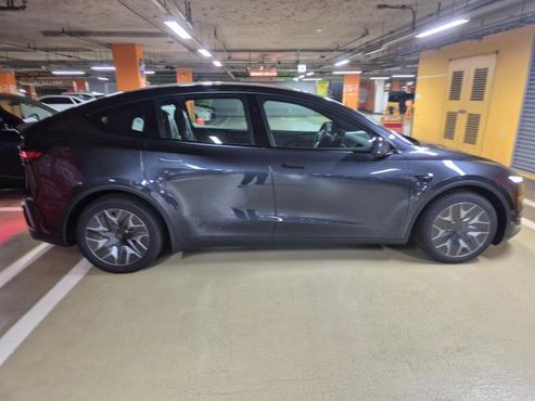 Tesla Model Y L Long Range AWD — пробег 1 км — фото 5 из 5
