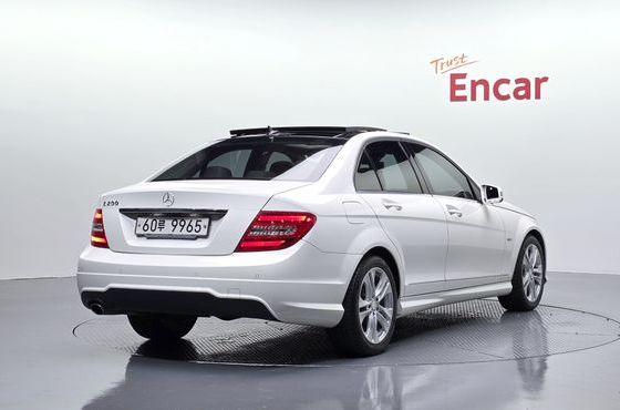 Mercedes-Benz C-Class C200 CGI AVANTGARDE — пробег 39 095 км — фото 2 из 5