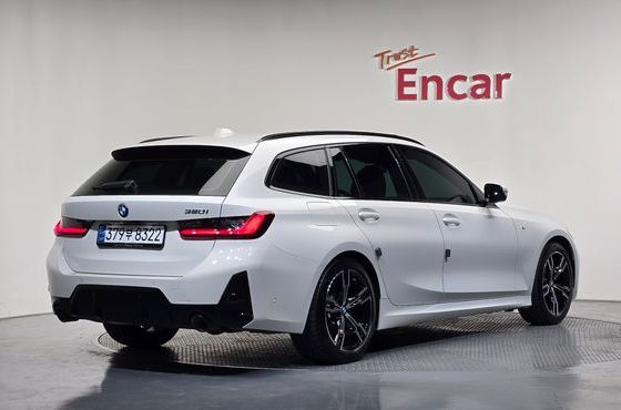 BMW 3-Series 320i Touring M Sports — пробег 8 720 км — фото 2 из 5