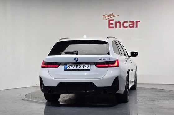 BMW 3-Series 320i Touring M Sports — пробег 8 720 км — фото 4 из 5