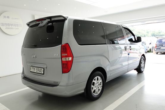 Hyundai Starex 12-Seater Wagon CVX Luxury — пробег 227 309 км — фото 4 из 5