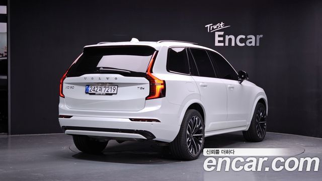 Volvo XC90 T8 Ultra Dark Hybrid — пробег 2 649 км — фото 2 из 5