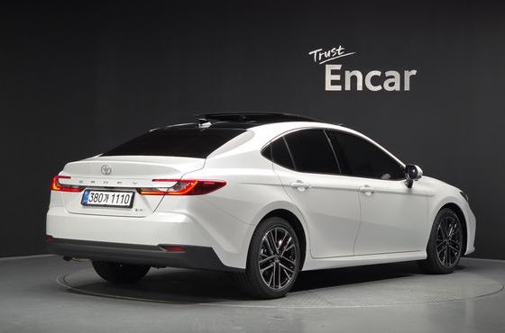 Toyota Camry 2.5 XLE Premium Hybrid — пробег 29 км — фото 2 из 5