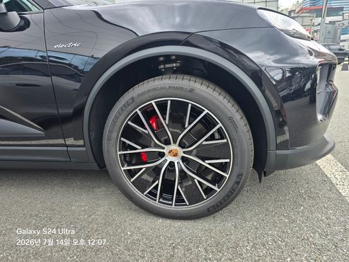 Porsche Macan 4S — пробег 1 300 км — фото 5 из 5