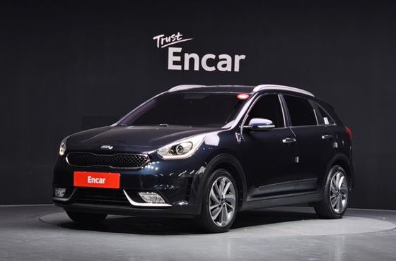 Kia Niro Prestige — пробег 66 941 км — фото 1 из 5