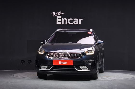 Kia Niro Prestige — пробег 66 941 км — фото 3 из 5