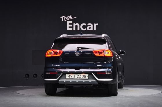 Kia Niro Prestige — пробег 66 941 км — фото 4 из 5