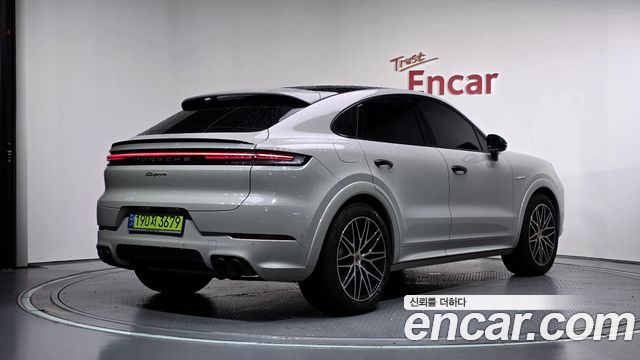 Porsche Cayenne 3.0 E-Hybrid Coupe — пробег 15 975 км — фото 2 из 5