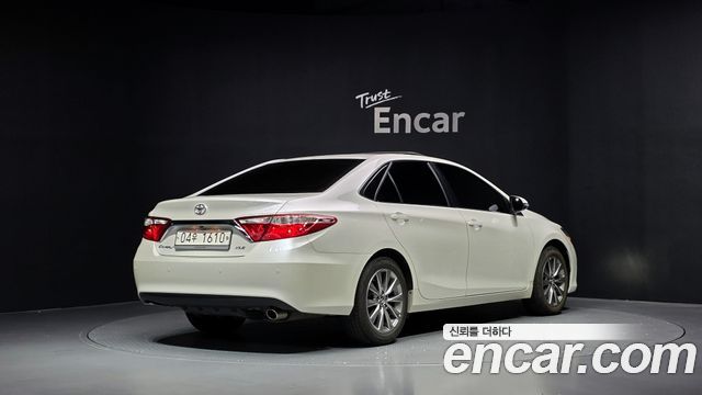 Toyota Camry 2.5 XLE — пробег 23 640 км — фото 2 из 5
