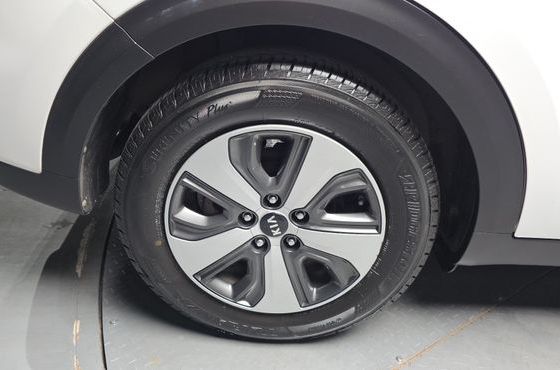 Kia Niro Luxury — пробег 137 988 км — фото 5 из 5