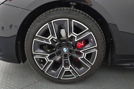 BMW 5-Series 530i xDrive M Sport Pro Special Edition — пробег 6 587 км — фото 5 из 5