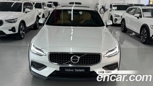 Volvo V60 B5 Ultra AWD — пробег 1 711 км — фото 3 из 5