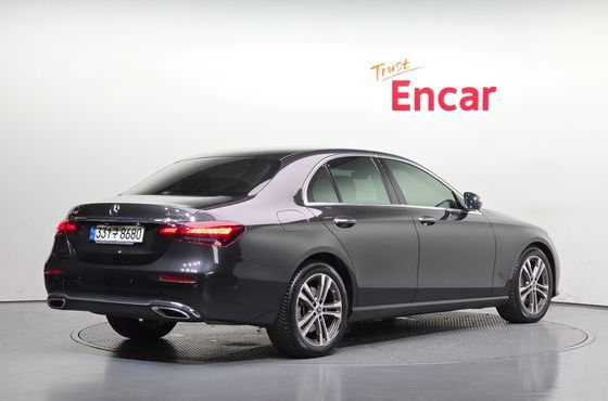 Mercedes-Benz E-Class E350 4MATIC Avantgarde — пробег 72 217 км — фото 2 из 5