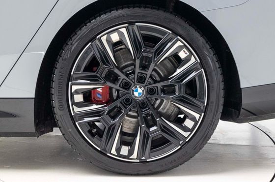 BMW i5 M60 xDrive — пробег 7 870 км — фото 5 из 5
