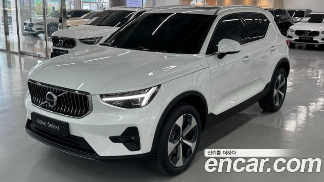 Volvo XC40 B4 Ultra Bright — пробег 565 км — фото 1 из 5