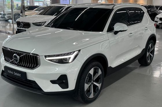 Volvo XC40 B4 Ultra Bright — пробег 565 км — фото 1 из 5