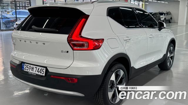 Volvo XC40 B4 Ultra Bright — пробег 565 км — фото 2 из 5