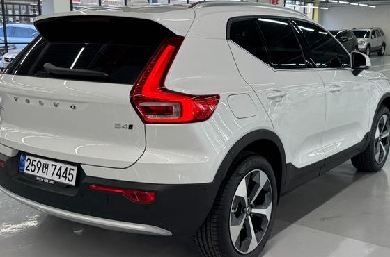 Volvo XC40 B4 Ultra Bright — пробег 565 км — фото 2 из 5