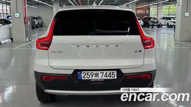 Volvo XC40 B4 Ultra Bright — пробег 565 км — фото 4 из 5