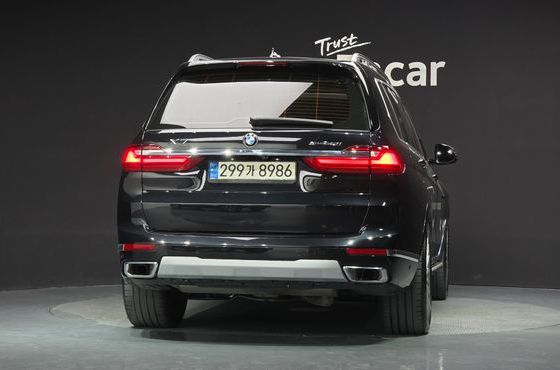 BMW X7 xDrive 40i Design Pure Excellence 7-Seater — пробег 135 952 км — фото 4 из 5