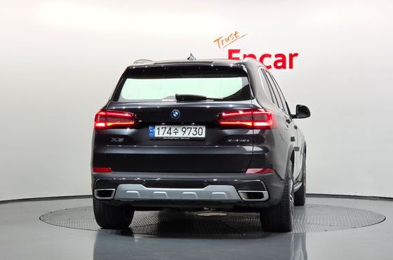 BMW X5 xDrive 45e xLine — пробег 76 614 км — фото 4 из 5