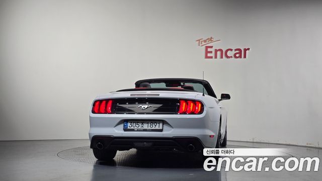 Ford Mustang Convertible — пробег 60 418 км — фото 4 из 5
