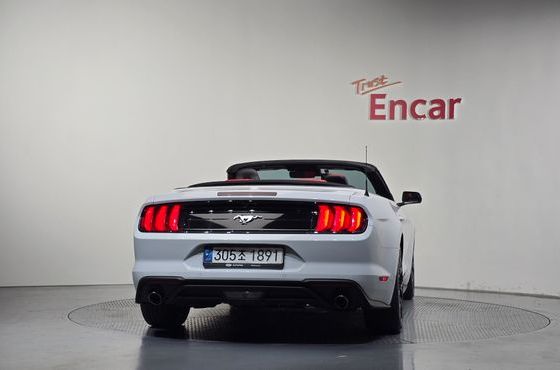 Ford Mustang Convertible — пробег 60 418 км — фото 4 из 5