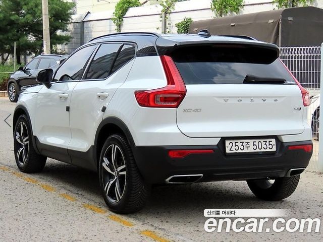 Volvo XC40 T4 R-Design — пробег 129 695 км — фото 3 из 5