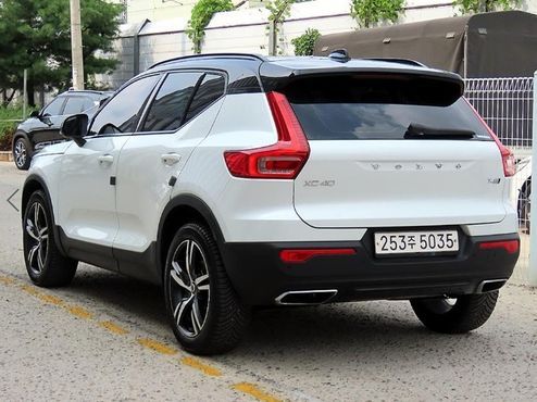 Volvo XC40 T4 R-Design — пробег 129 695 км — фото 3 из 5
