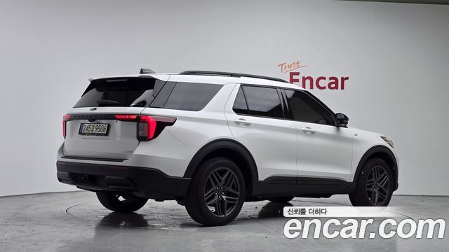 Ford Explorer 2.3 ST-Line 4WD — пробег 15 811 км — фото 2 из 5