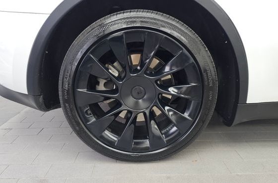 Tesla Model Y RWD — пробег 117 763 км — фото 5 из 5