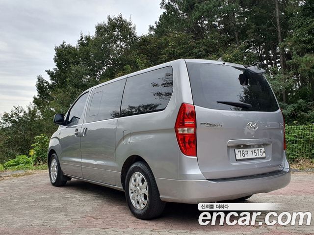 Hyundai Starex 12-Seater Wagon CVX Deluxe — пробег 148 626 км — фото 2 из 5