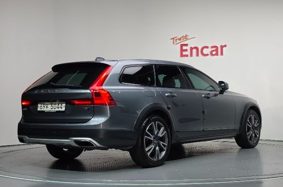 Volvo V90 T5 Pro AWD — пробег 75 316 км — фото 2 из 5