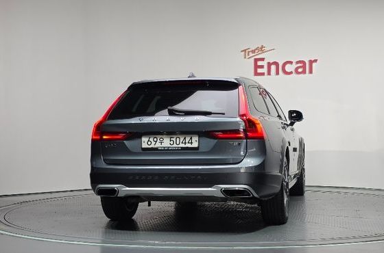 Volvo V90 T5 Pro AWD — пробег 75 316 км — фото 4 из 5