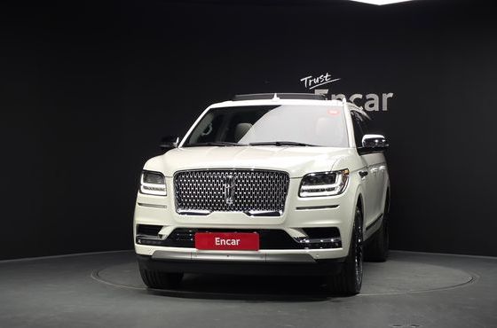 Lincoln Navigator 3.5L (8-Seater) — пробег 3 716 км — фото 3 из 5