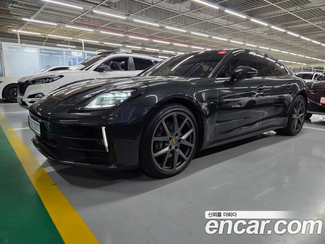 Porsche Panamera 3.0 — пробег 12 124 км — фото 1 из 5