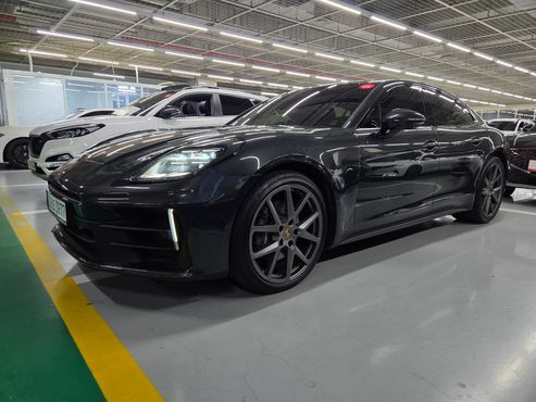 Porsche Panamera 3.0 — пробег 12 124 км — фото 1 из 5