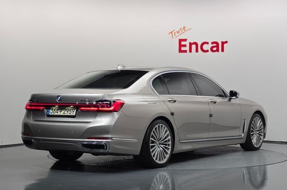 BMW 7-Series 740Li xDrive Design Pure Excellence — пробег 289 970 км — фото 2 из 5