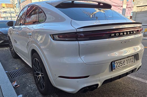 Porsche Cayenne 3.0 E-Hybrid Coupe — пробег 39 565 км — фото 3 из 5