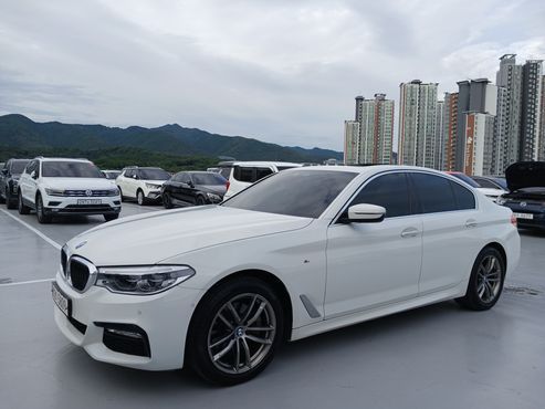 BMW 5-Series 520d xDrive M Sport Package — пробег 193 942 км — фото 1 из 5