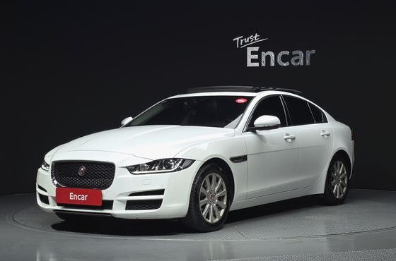 Jaguar XE 20t Prestige — пробег 92 401 км — фото 1 из 5