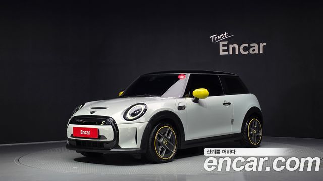 Mini Cooper SE Electric 3rd — пробег 12 073 км — фото 1 из 5
