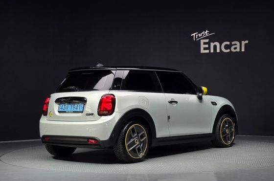 Mini Cooper SE Electric 3rd — пробег 12 073 км — фото 2 из 5