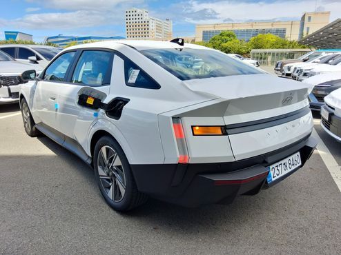 Hyundai AVANTE 2.0 Modern — пробег 7 км — фото 2 из 5