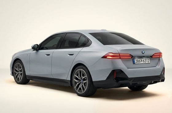 BMW 5-Series 520i M Sport — пробег 4 371 км — фото 3 из 5